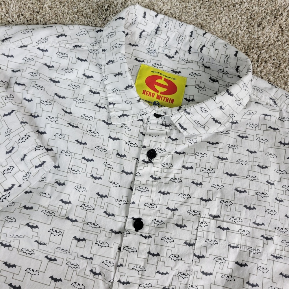 Hero Within DC Comics Mens Large White AOP Batman Button Up Short Sleeve